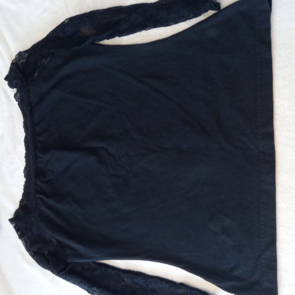 Black shirt with wings with open slots in back - Picture 3 of 5